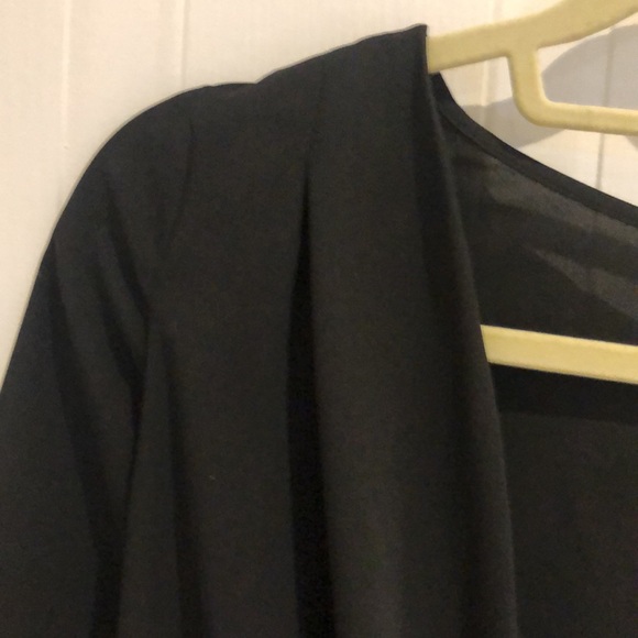 EUC Banana Republic Monogram open back top - Picture 4 of 8